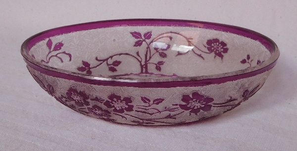 Détail — Porte-savon en cristal de Baccarat, modèle Eglantier violet