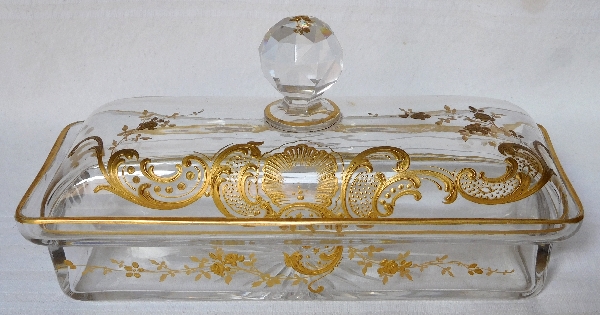 Détail — Boîte à brosses en cristal de Baccarat, modèle Louis XV rehaussé à l'or fin