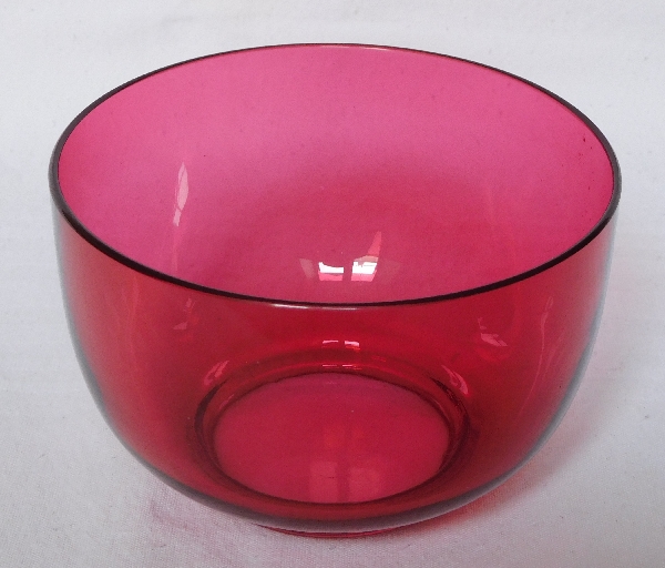 Detail — Baccarat crystal bowl, pink crystal