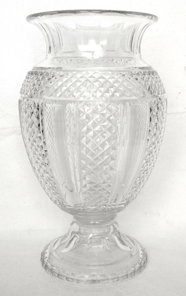 Détail — Grand vase Medicis en cristal de Saint Louis taillé en pointes de diamant, époque fin XIXe