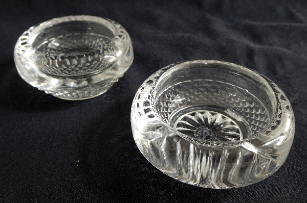 Détail — Paire de salerons / salières en cristal de Baccarat à pointes de diamants - signés