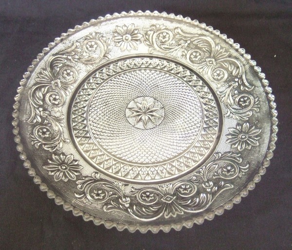 Detail — Baccarat crystal plate, Arabesques pattern