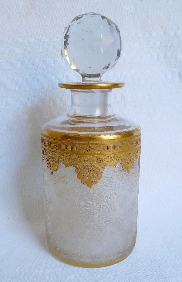 Détail — Grand flacon à parfum en cristal de St Louis, modèle Nelly Empire doré - 19cm