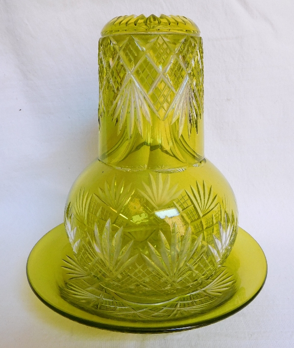 Détail — Service verre d'eau en cristal de Baccarat, cristal overlay vert chartreuse, modèle Douai