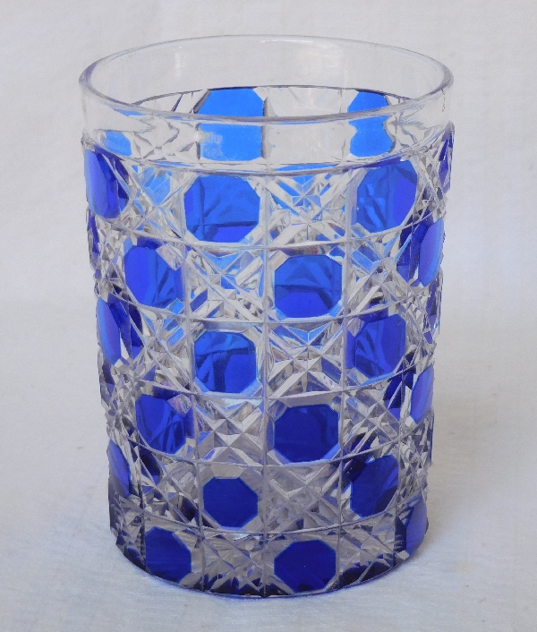 Détail — Verre à dents en cristal de Baccarat, modèle Diamants Pierreries doublé bleu