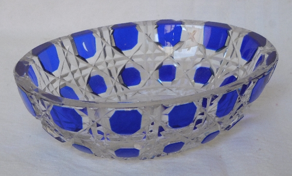 Détail — Porte-savon en cristal de Baccarat, modèle Diamants Pierreries doublé bleu