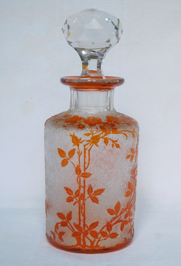Détail — Très grand flacon à parfum en cristal de Baccarat, modèle Eglantier orange - 21cm - signé