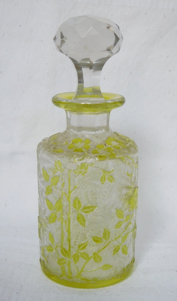 Detail — Baccarat crystal perfume bottle, Eglantier pattern, light green crystal - 15.5cm