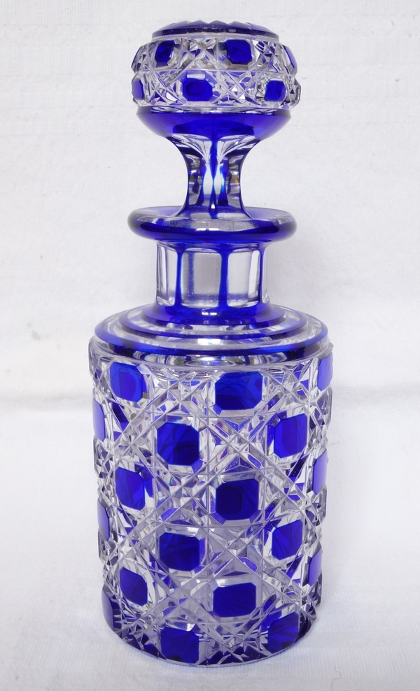 Détail — Flacon de toilette en cristal de Baccarat, modèle Diamants Pierreries doublé bleu - 16cm