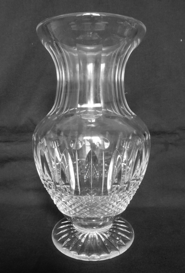 Détail — Grand vase en cristal de Saint Louis taillé, modèle Tommy - signé