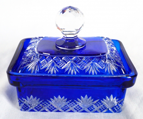 Détail — Boîte à savon rectangulaire en cristal de Baccarat, cristal overlay bleu cobalt, modèle Douai