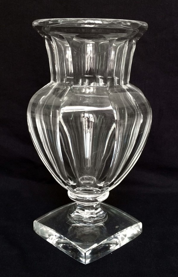 Détail — Vase Médicis en cristal de Baccarat, modèle Malmaison, signé