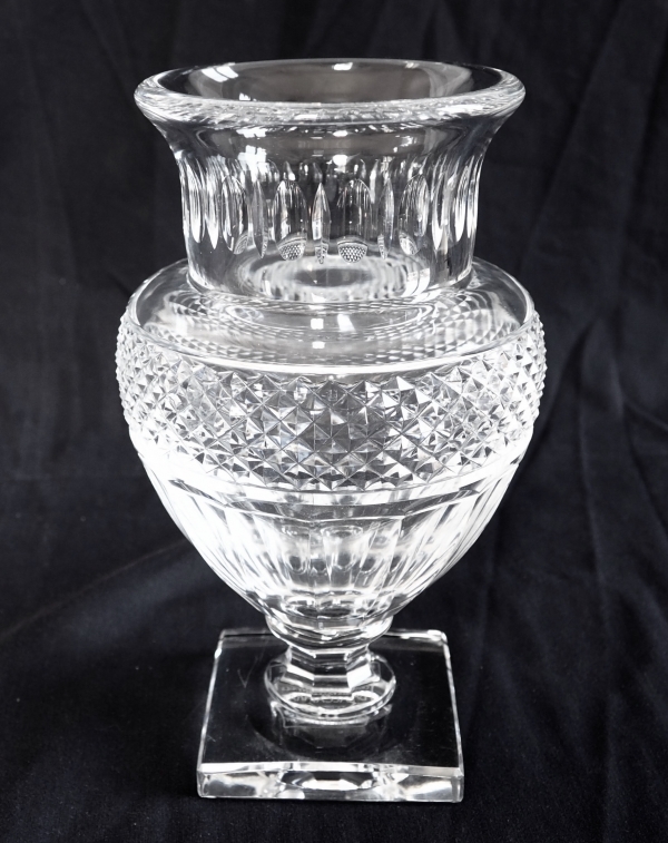 Detail — Vase Medicis en cristal de Baccarat, reproduction Musée de Baccarat - signé