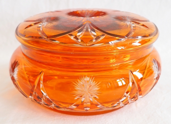 Détail — Bonbonnière en cristal de Baccarat taillé overlay orange - étiquette papier