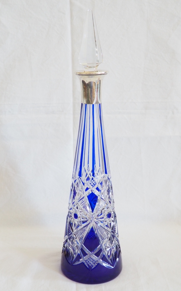 Détail — Carafe à liqueur en cristal de Baccarat modèle Lagny en cristal overlay bleu cobalt et argent massif