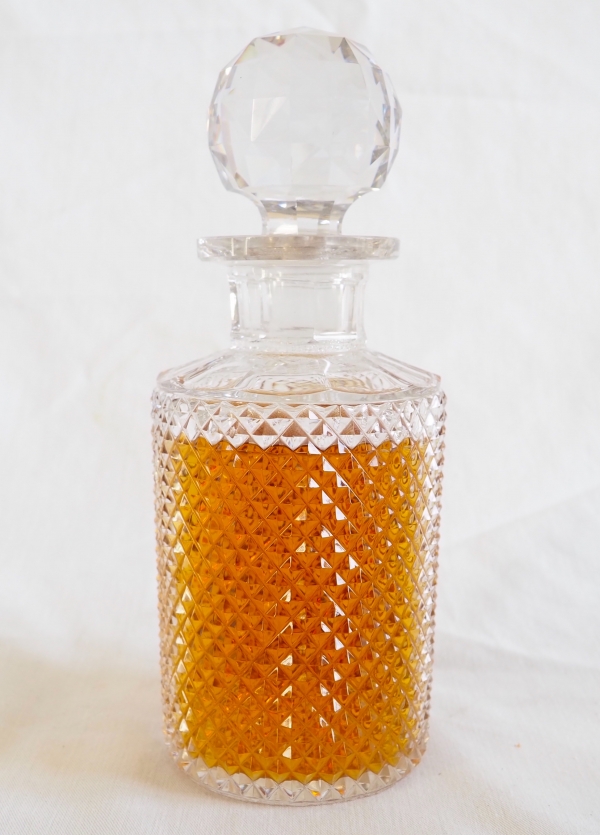 Détail — Grand flacon à whisky en cristal de Baccarat taillé, modèle Marie-Louise - 21,5cm