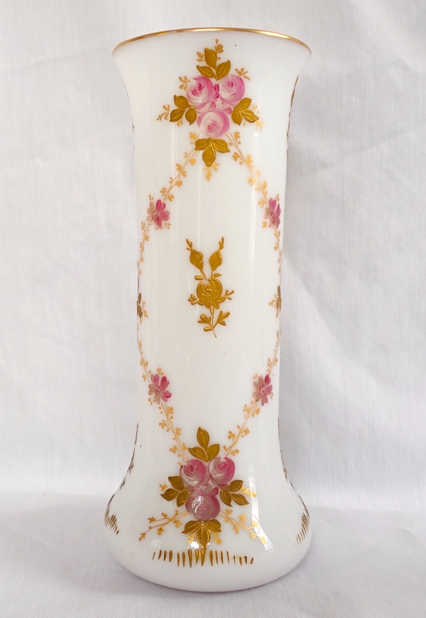 Detail — Vase en cristal de Saint Louis - opaline peinte et dorée - étiquette papier