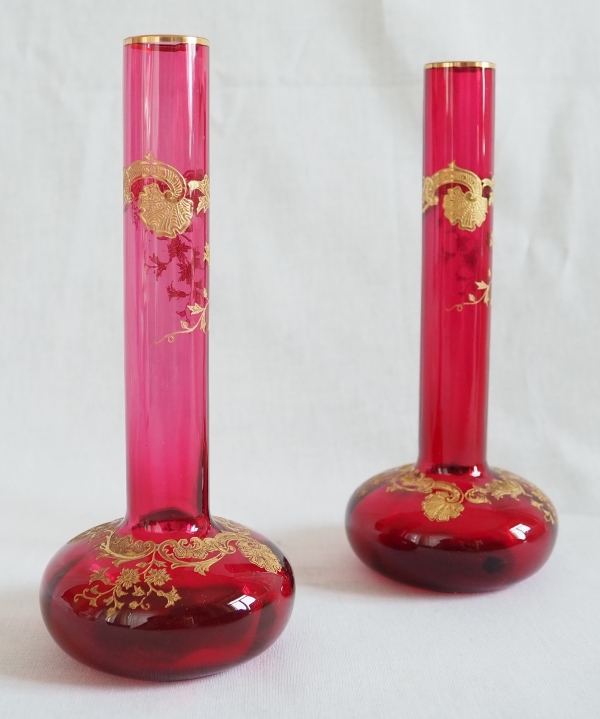 Detail — Pair of Saint Louis crystal vases - Massenet Gold pattern - pink crystal