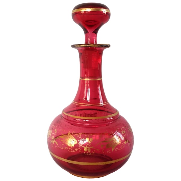 Carafe à vin ou liqueur en cristal de Baccarat rouge et or, époque Napoléon III