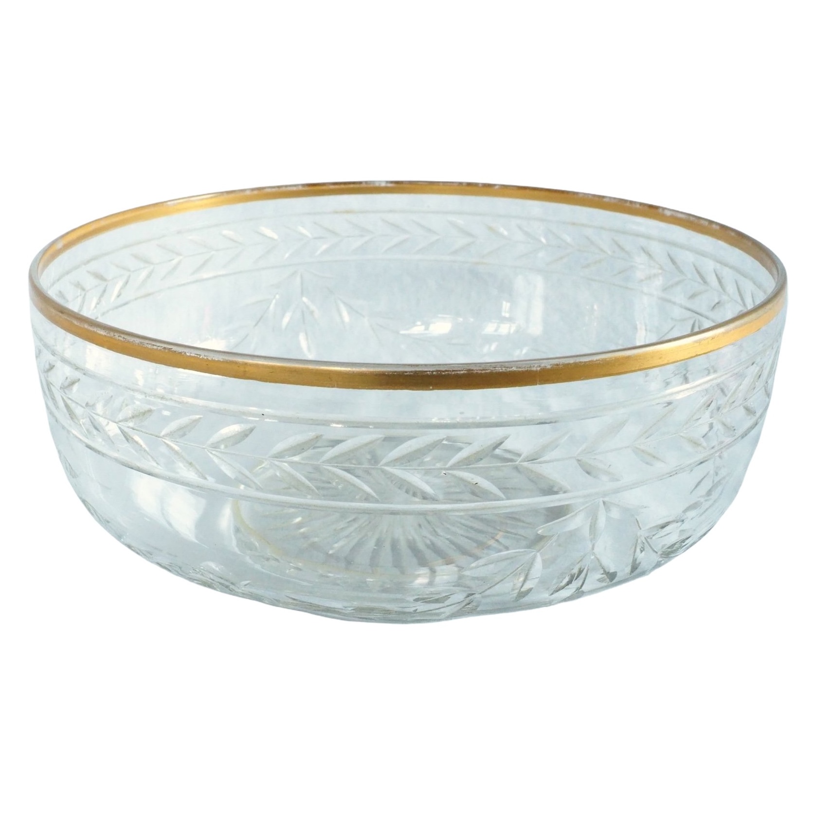 Saladier en cristal de Baccarat taillé aux lauriers, bordure dorée à l'or fin