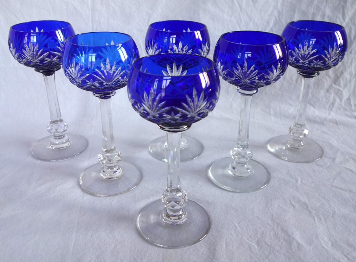 Détail — 6 verres à vin du Rhin / roemers en cristal de St Louis, modèle Massenet overlay bleu cobalt