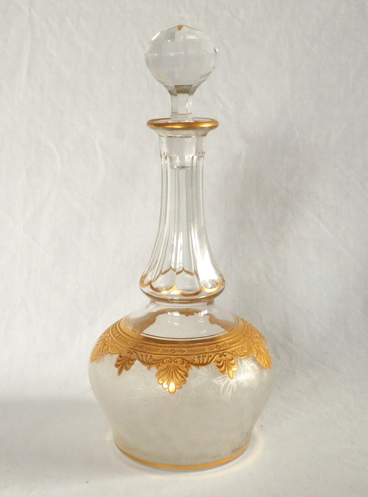 Detail — St Louis crystal liquor bottle enhanced with fine gold - Empire style - Nelly pattern