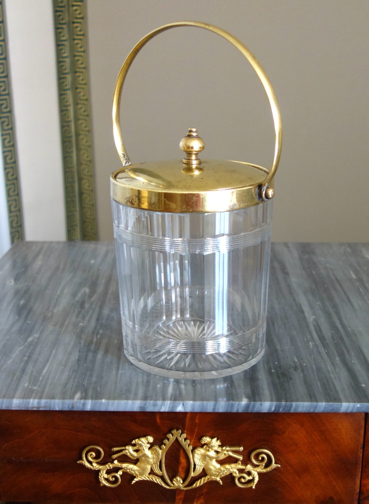 Detail — Baccarat crystal biscuit jar - Chicago pattern