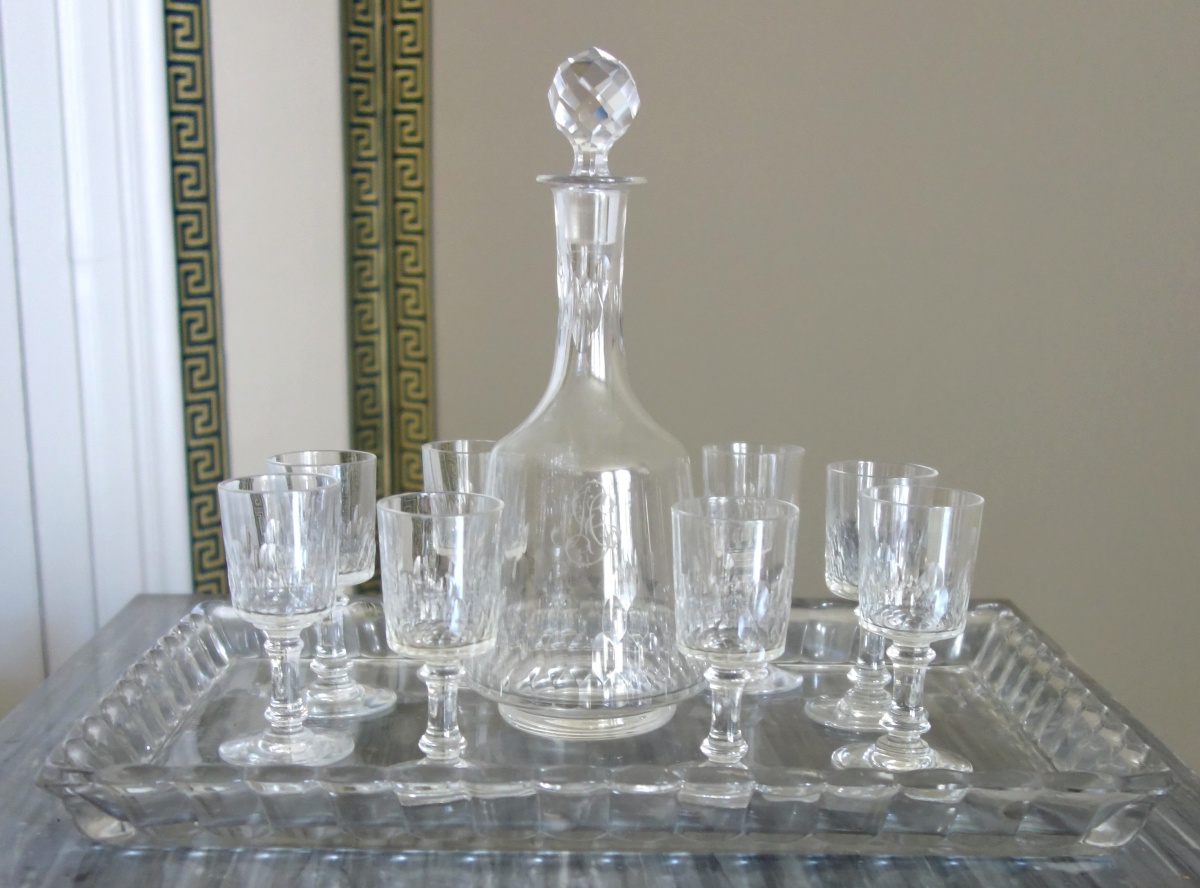 Détail — Service à liqueur pour 8 en cristal de Baccarat taillé, modèle Champigny