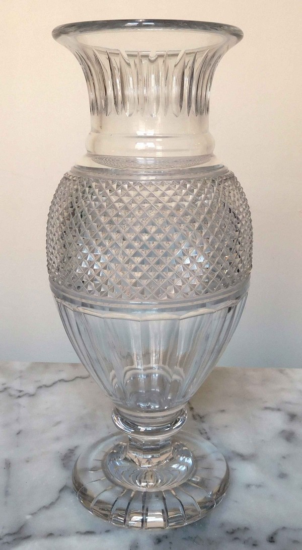 Detail — Spectacular Baccarat crystal vase, Empire style, Eurydice pattern - signed - 35cm