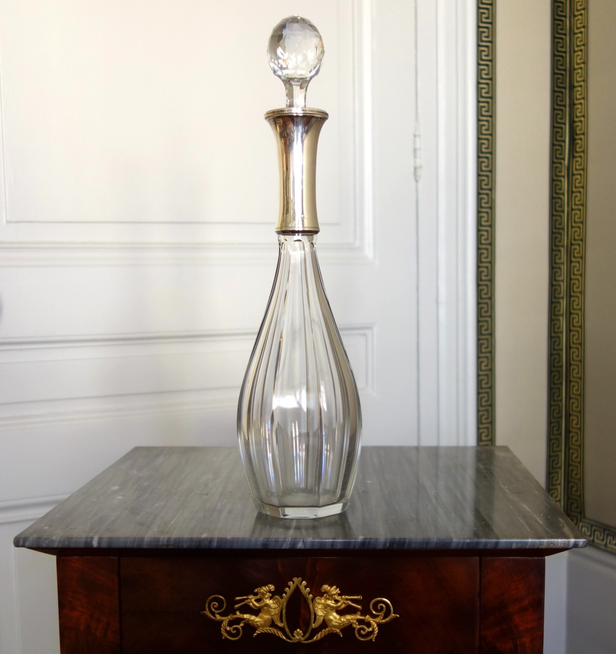 Détail — Baccarat crystal wine bottle, Malmaison pattern, sterling silver frame