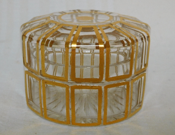 Détail — Boîte à poudre en cristal de Baccarat, modèle Cannelures réhaussé de filets or