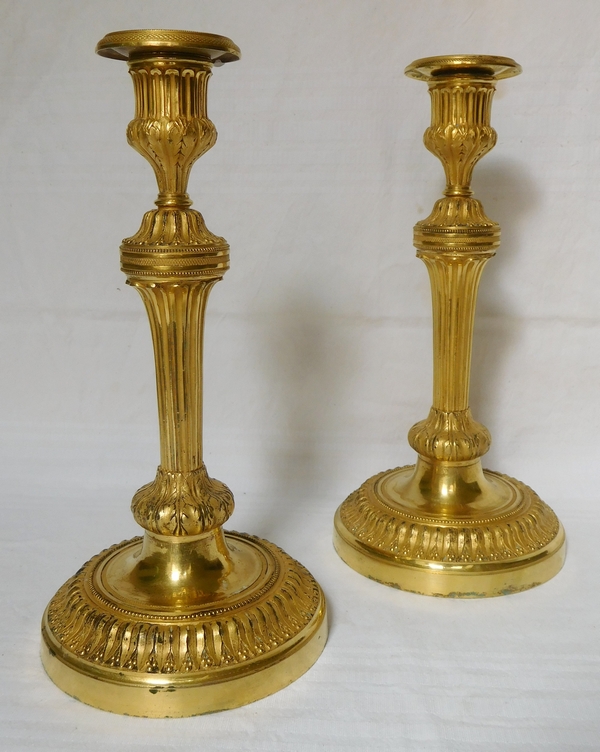 Détail — Paire de bougeoirs Louis XVI, modèle de Feuchère pour le Château de Fontainebleau - bronze doré