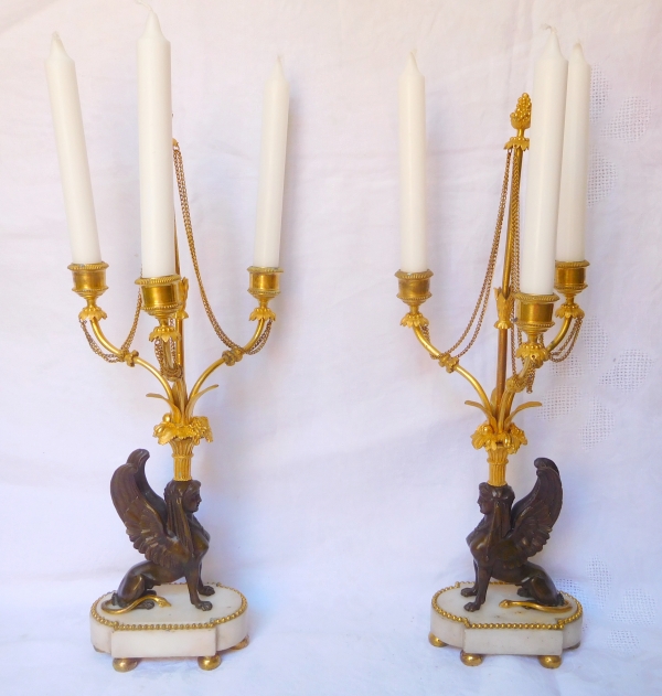 Détail — Paire de candélabres Directoire aux sphinges, époque fin XVIIIe début XIXe siècle - bronze et marbre