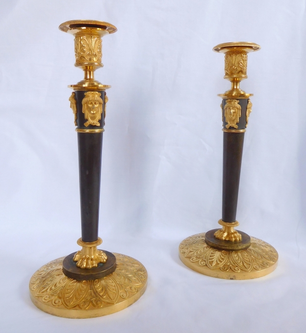 Détail — Claude Galle : paire de flambeaux Empire en bronze patiné et doré