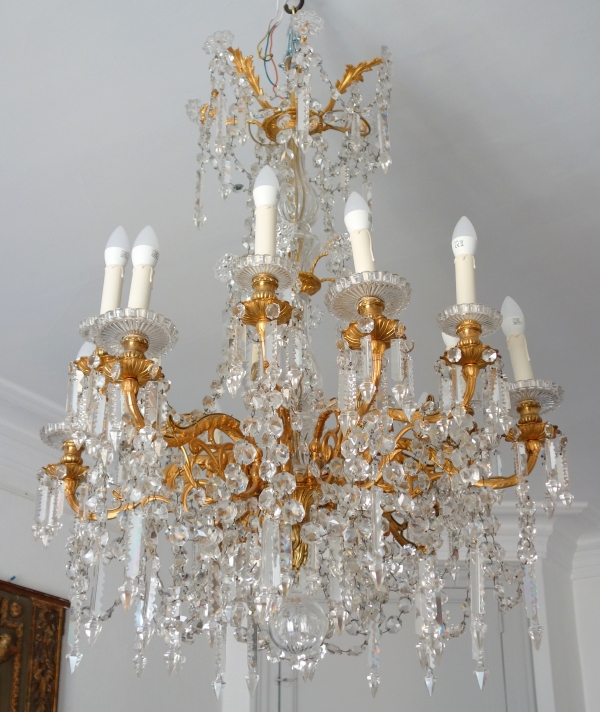 Détail — Grand lustre en bronze doré et cristal de Baccarat taillé - 12 feux - époque Napoléon III