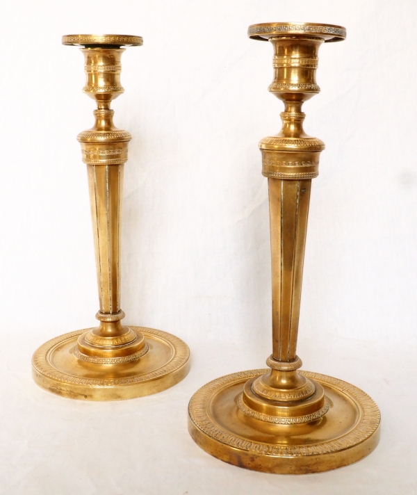 Détail — Paire de bougeoirs / flambeaux en bronze doré d'époque Empire attribués à Claude Galle
