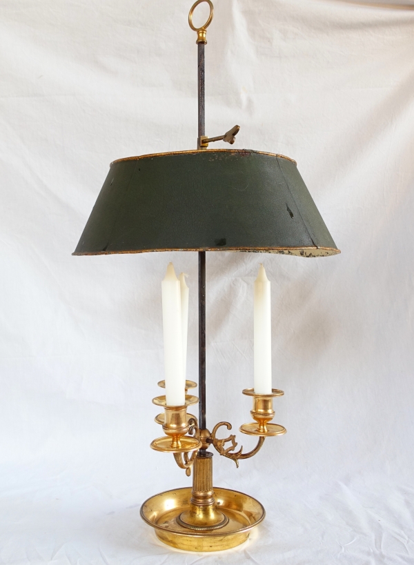 Détail — Lampe bouillotte de style Louis XVI en bronze ciselé et doré, début XIXe siècle
