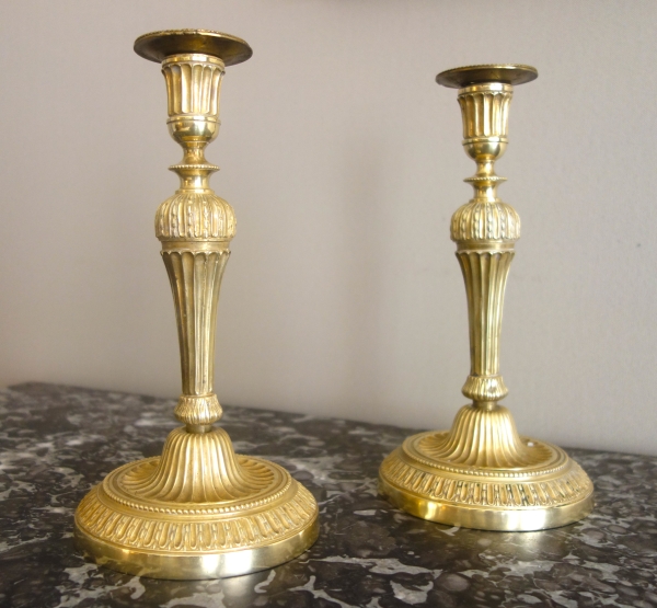 Detail — Pair of Louis XVI bronze candlesticks - 18th century