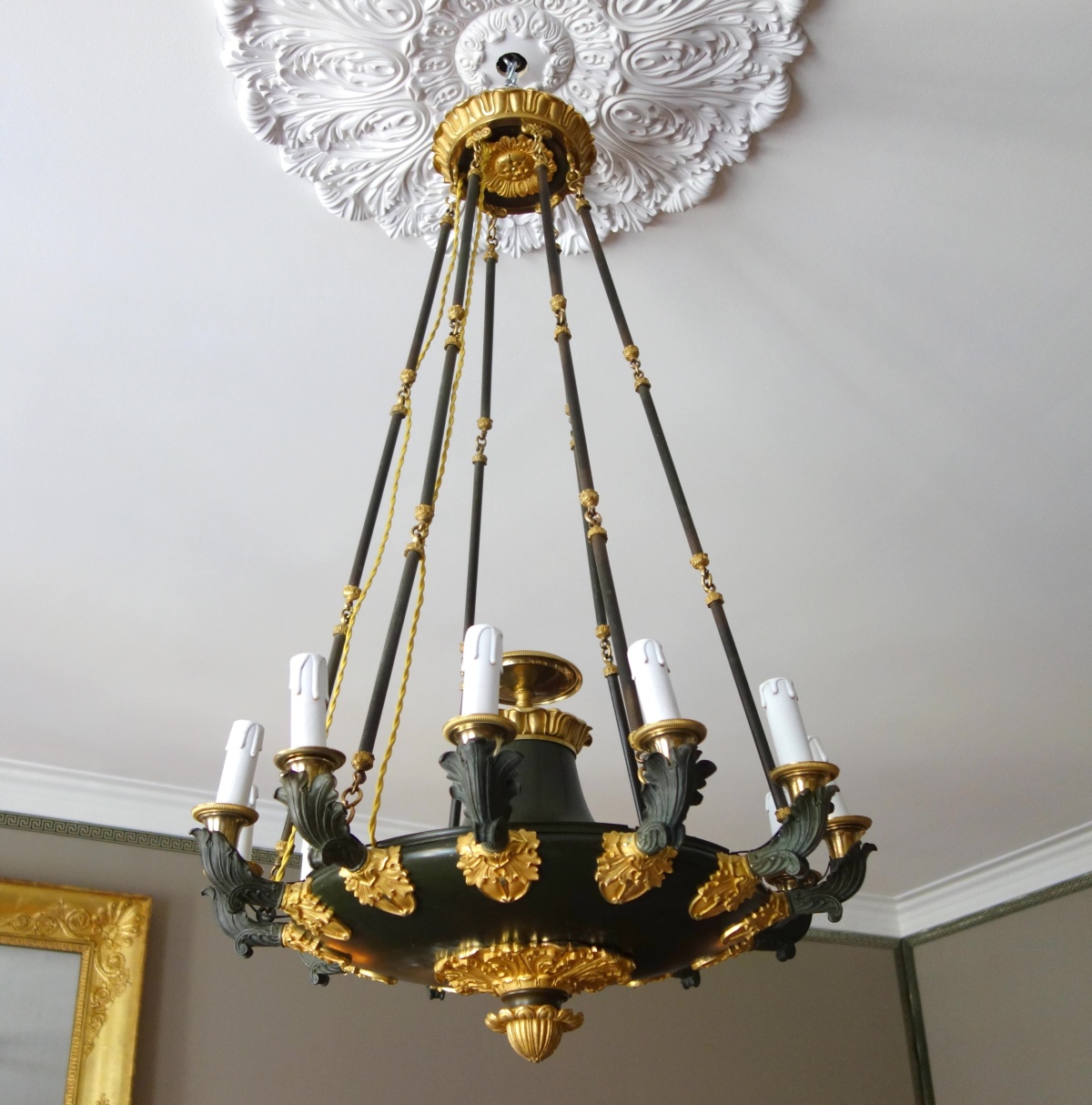 Détail — Grand lustre à 12 feux Empire d'époque Restauration en bronze patiné et doré, vers 1820-1830