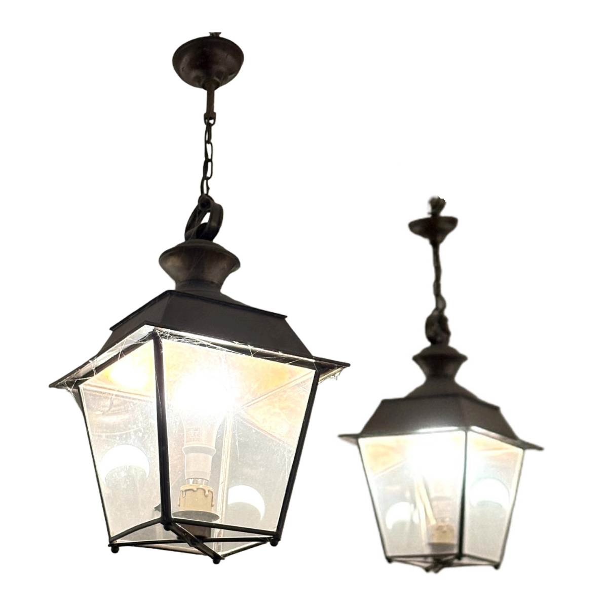 Paire de lanternes de vestibule en laiton - style Louis XVI