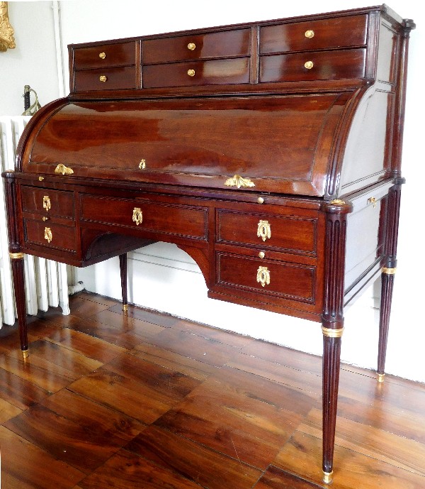Detail — Louis XVI period mahogany and ormolu cylinder desk - France circa 1780