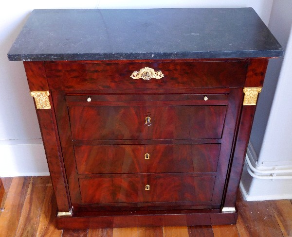 Détail — Meuble de voyage, commode console en acajou et bronze doré, époque Empire