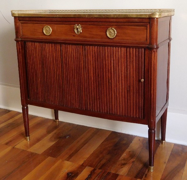Détail — Commode à rideau d'époque Louis XVI en acajou blond