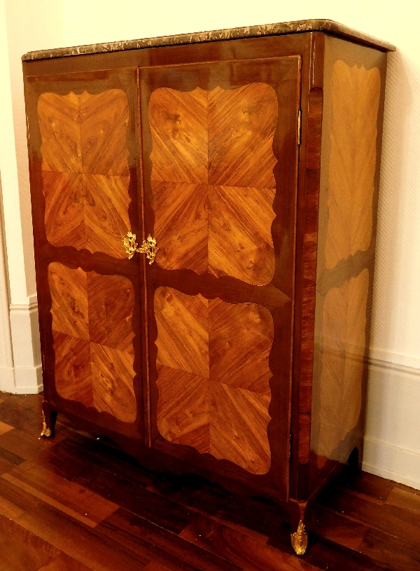 Détail — Armoire en marqueterie d'époque Louis XV estampillée Isaac Simon Rebour