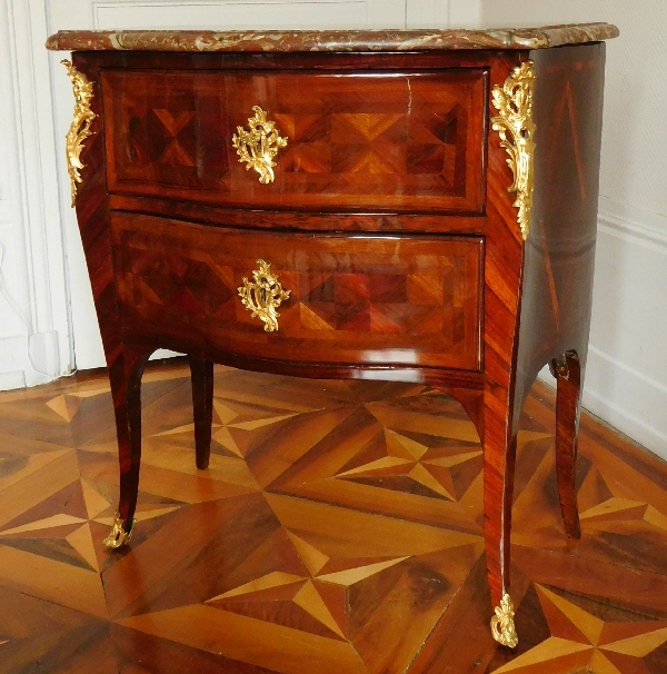 Detail — Precious Louis XV violet wood commode / chest of drawers, François Garnier stamp