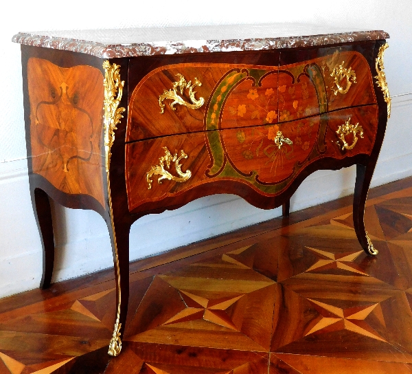 Detail — Nicolas Petit : large Louis XV marquetry commode - stamped