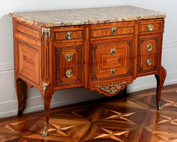 Détail — François Reizell : commode d'apparat en marqueterie de satiné, époque Transition estampillée