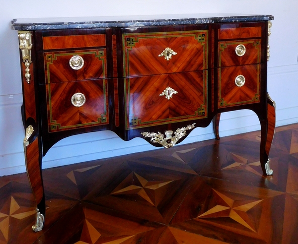 Detail — Martin Ohneberg : Transition marquetry commode circa 1775 - stamped