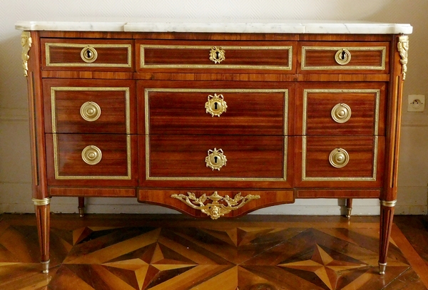 Détail — Grande commode en satiné et bronze doré d'époque Louis XVI attribuée à Jean Caumont (estampille)