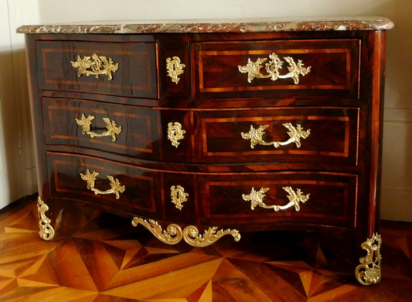 Détail — Pierre Fléchy : commode Régence d'époque Louis XV en bois de violette - estampillée